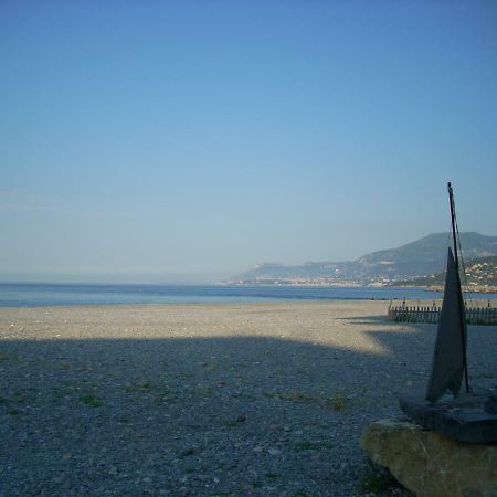 Appartamento Al Mare Di 文蒂米利亚 外观 照片