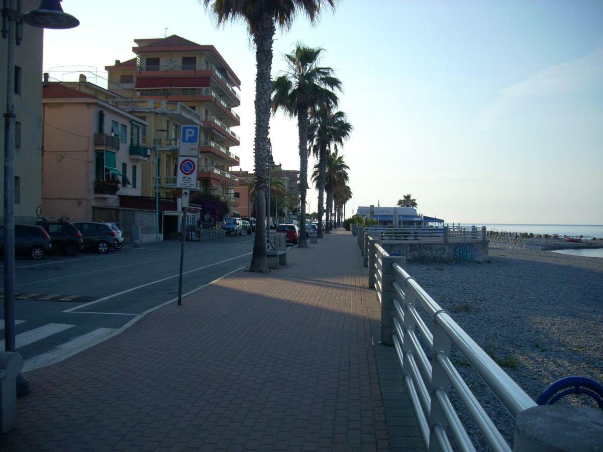 Appartamento Al Mare Di 文蒂米利亚 外观 照片